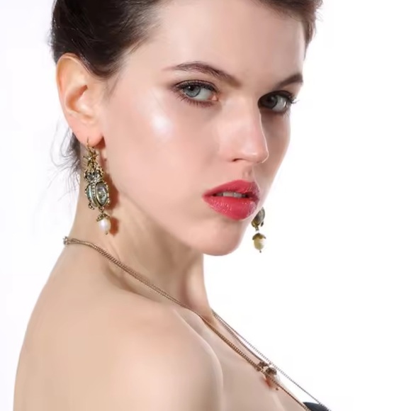 Vintage Pearl Beetle Earrings - Picture 9 of 14